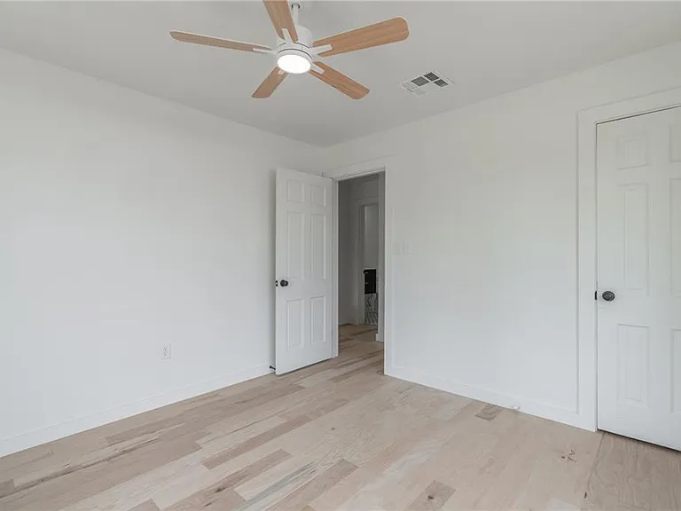 2213 NE 18th St — Photo 31