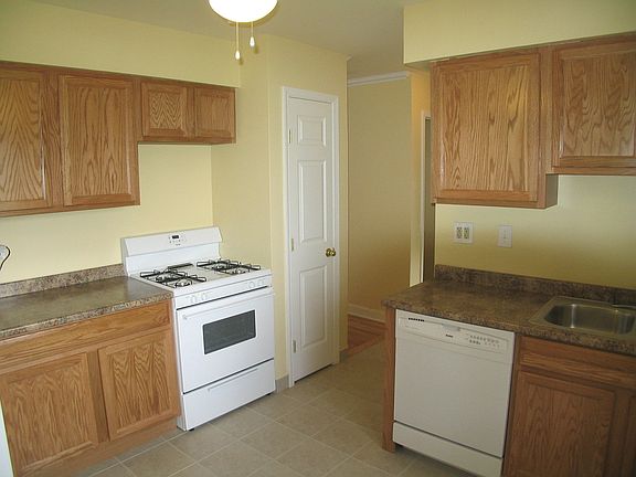 4th image of 2514 Rose St Unit 2514