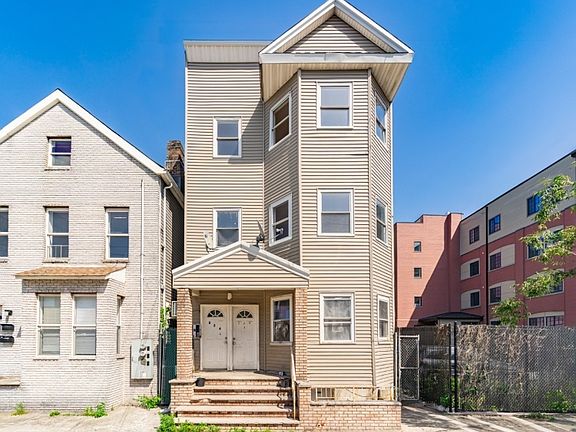 3rd image of 524 Mulberry St