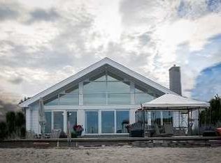 12292 Lakeshore Dr, La Salle, MI