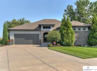18916 Leavenworth St, Elkhorn, NE 68022
