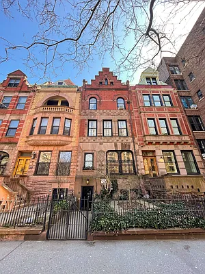 Sold by Douglas Elliman | media 16