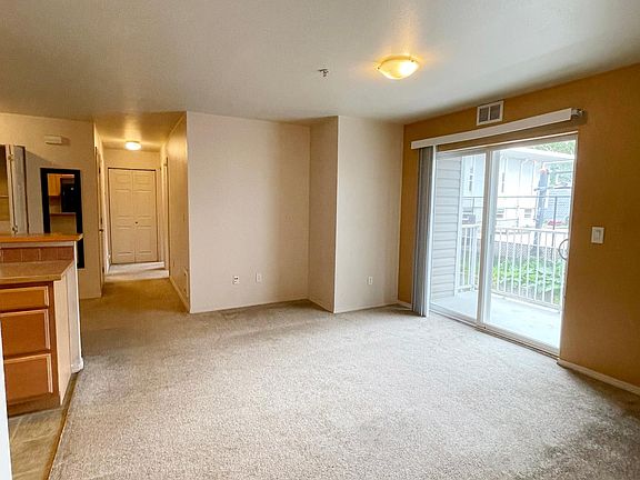 5th image of 822 NE A St APT 5