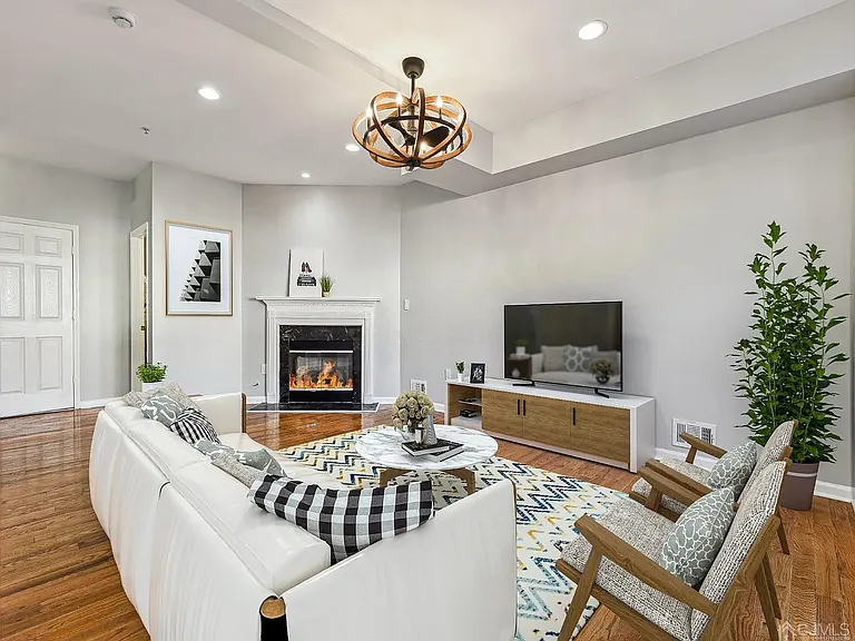 194 Pinelli Dr — Photo 3