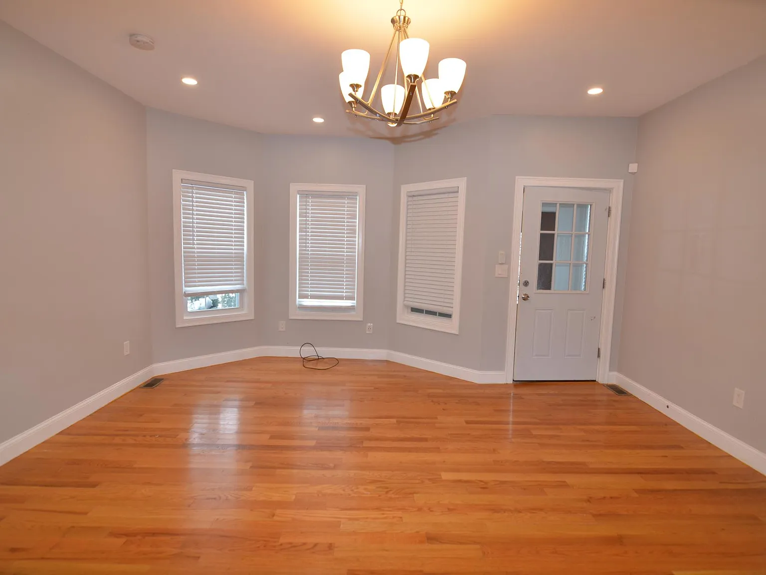 3 bed, 1550 sqft, $3,100 — Photo 4