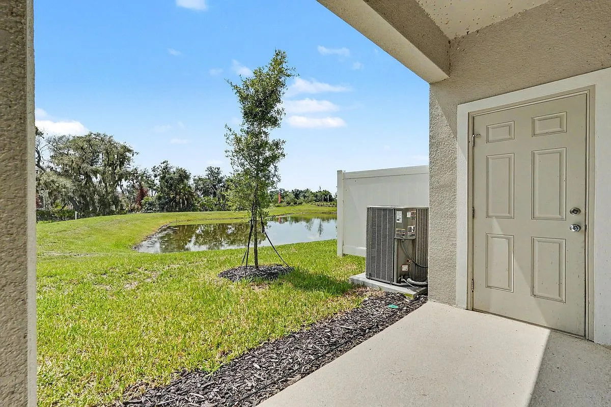 2 bed, 3.0 bath, 1205 sqft, $2,000 — Photo 4