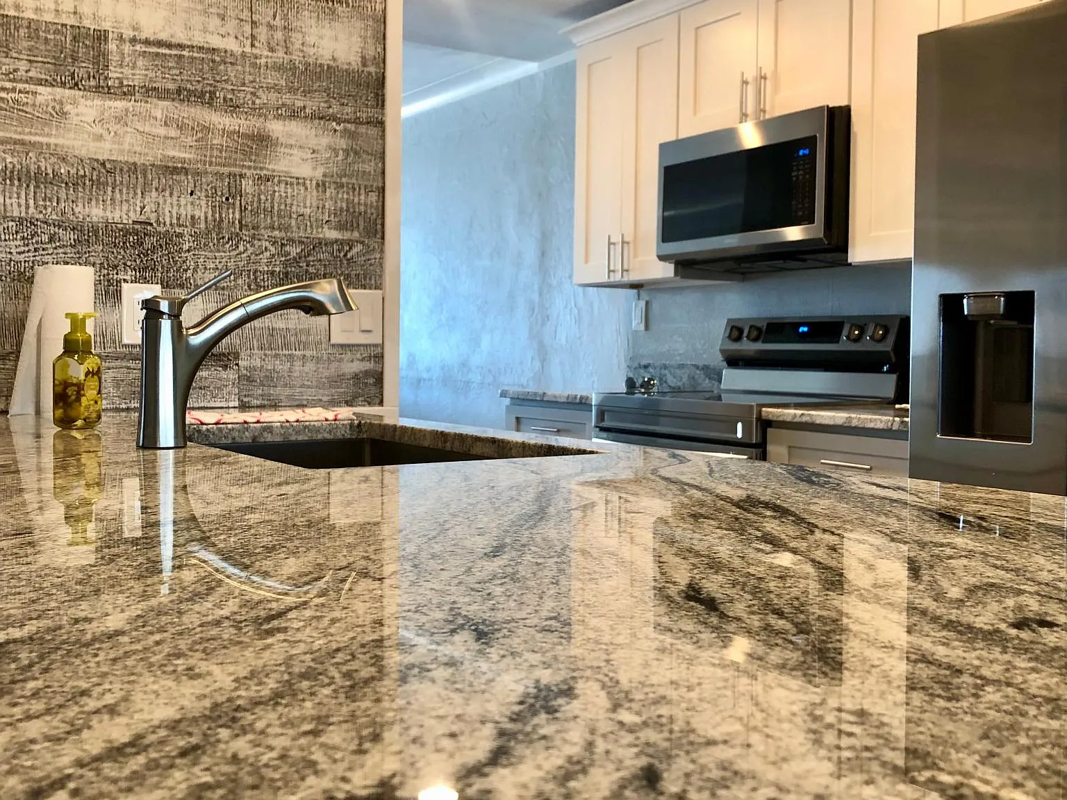 2 bed, 1200 sqft, $3,000 — Photo 2