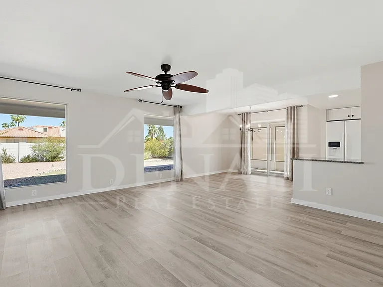 10602 E Elmhurst Dr — Photo 4