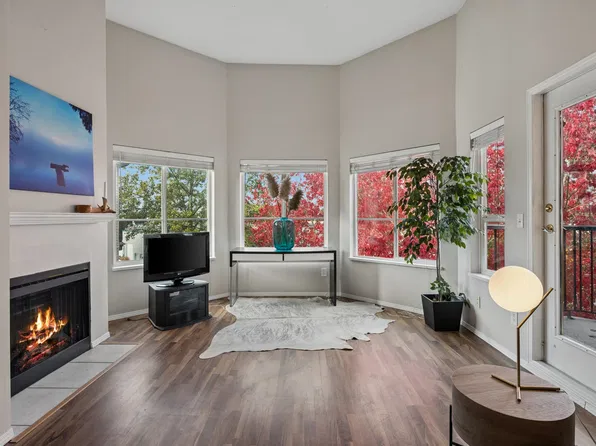 5765 Glover Rd #406, Langley, BC V3A 8M8