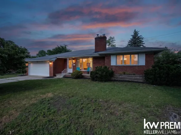 25734 Graceland Cir, Dearborn Heights, MI 48125