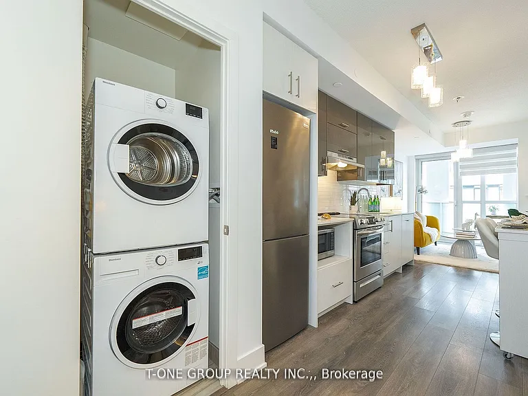 188 Fairview Mall Dr #915 — Photo 4