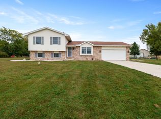 895 Rustic Acres Ln, Hebron, IN 46341