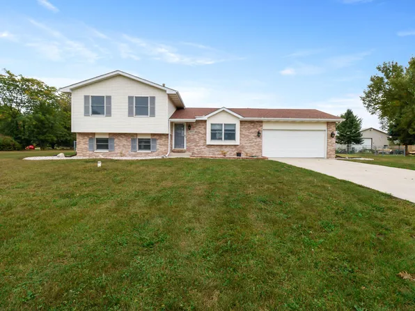 895 Rustic Acres Ln, Hebron, IN 46341