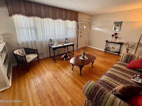 2nd image of 8703 Seaforth Dr