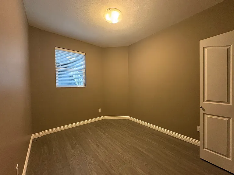 508 Duthie Ave — Photo 3