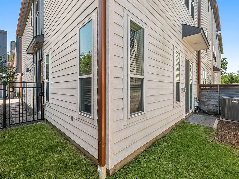 725 N Emile St — Photo 32