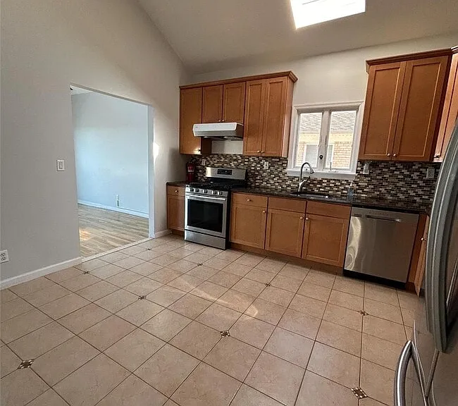 57-28 Penrod St — Photo 11