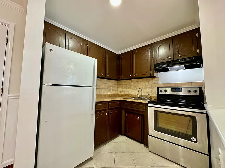 637 Cove Rd #C13 — Photo 2
