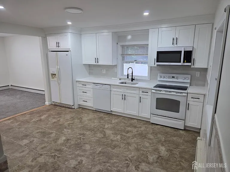 301 Matchaponix Rd — Photo 4