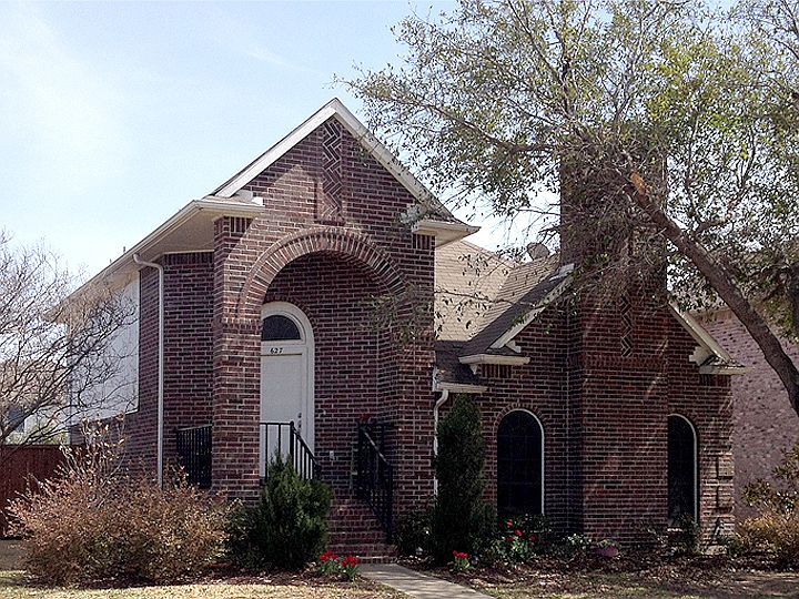 1st image of 627 Bandera St