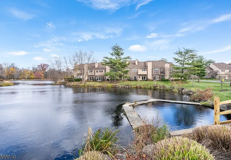 1 Avery Ct — Photo 3