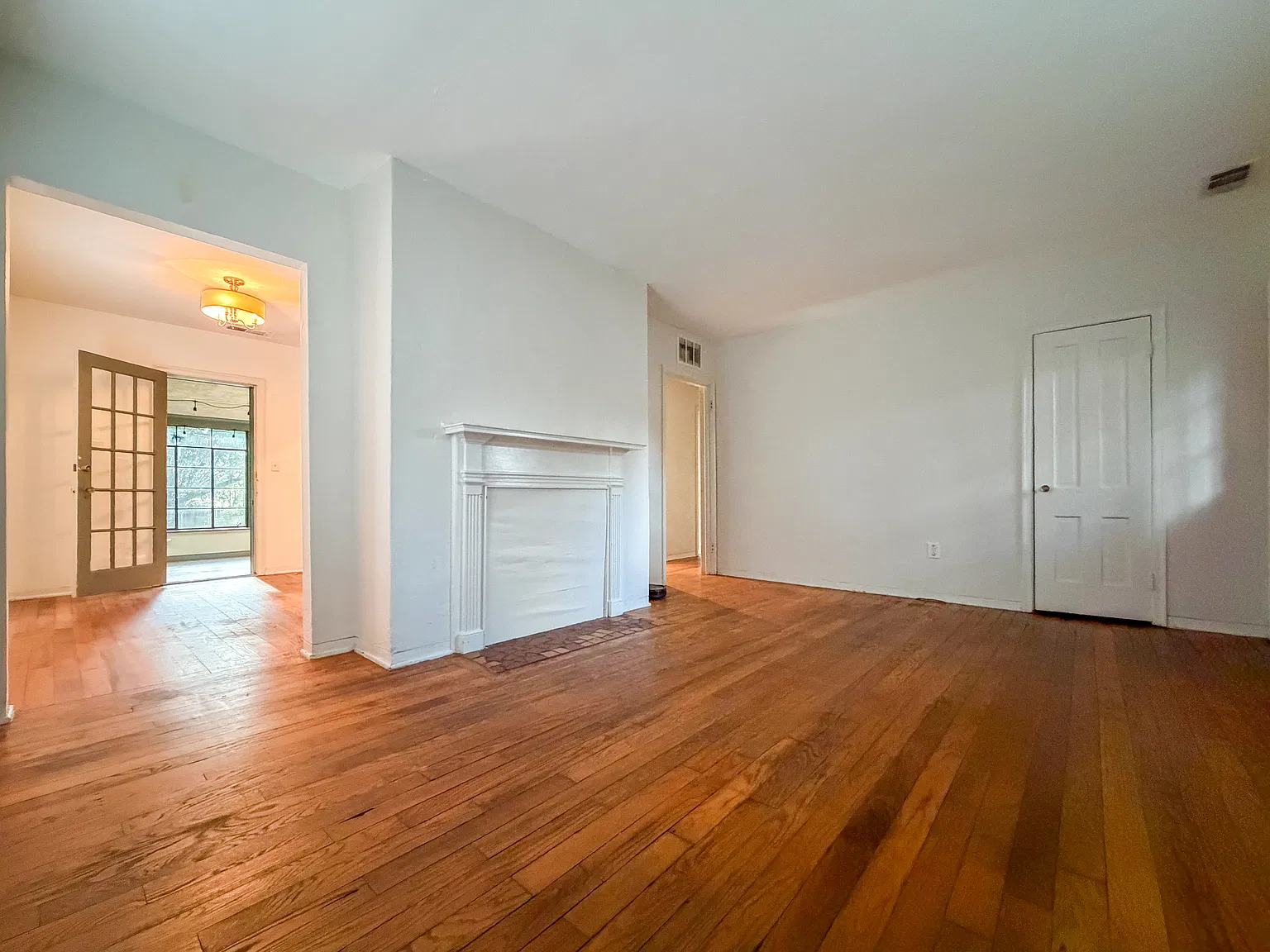 3 bed, 1210 sqft, $1,800 — Photo 2