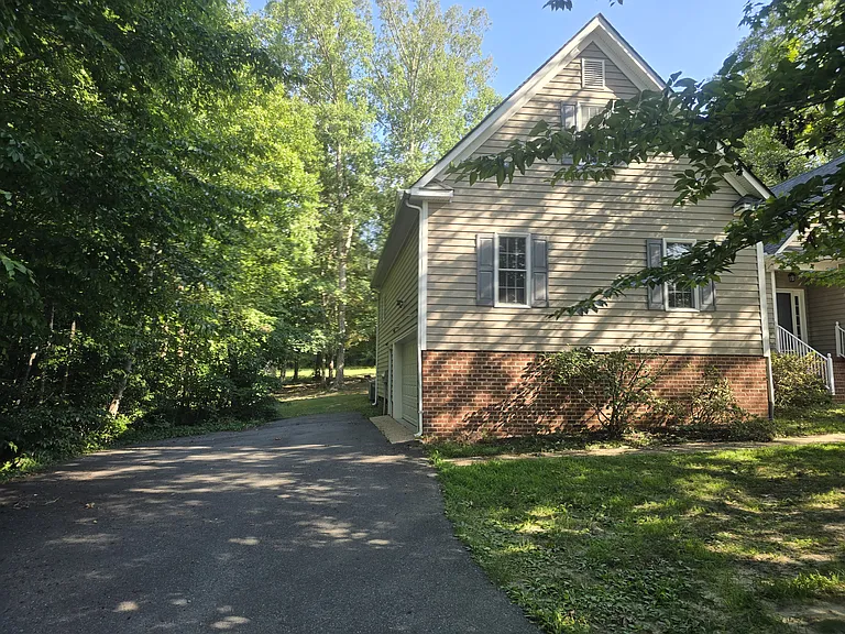 308 Madison Ct — Photo 15