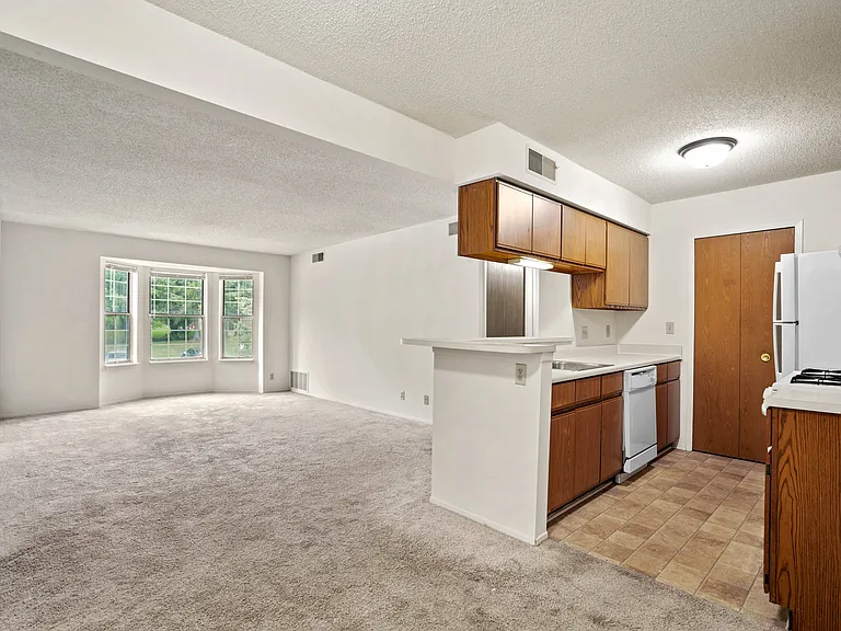 Beacon Hill and Great Oaks Apartments — Photo 9
