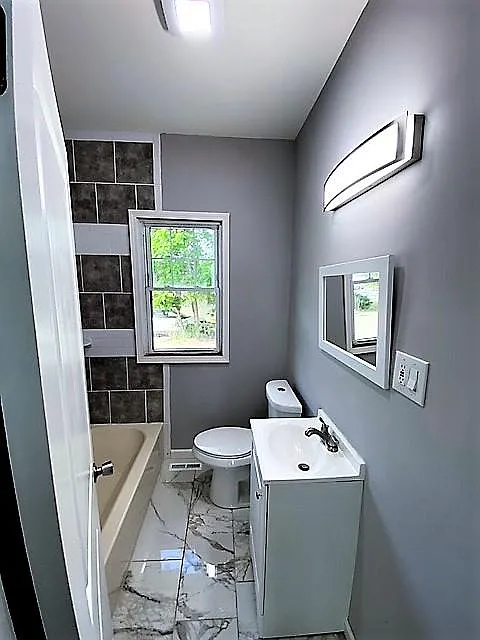3 bed, 1200 sqft, $1,800 — Photo 2