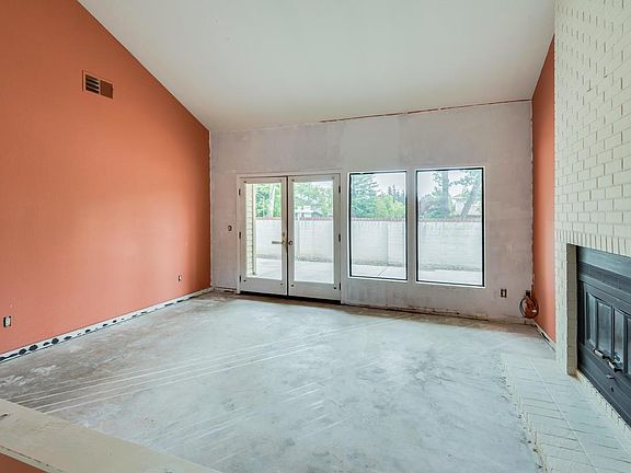 4th image of 34 Porto Santo Ct