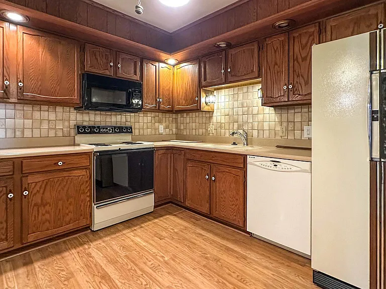 109 Valley Greene Cir — Photo 9