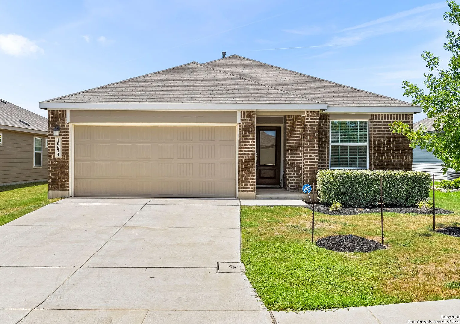 3 Bedroom 2 Bathrooms located in Paloma Subdivision — Photo 1