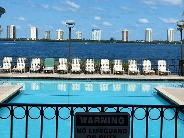 1060 Lake Shore Dr APT 101, Lake Park, FL 33403