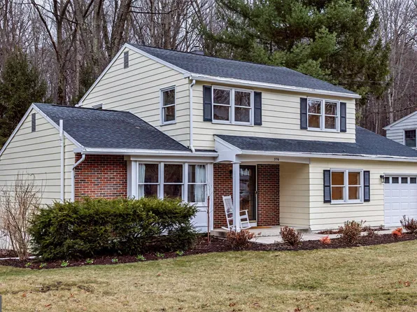 376 Douglas Dr, State College, PA 16803