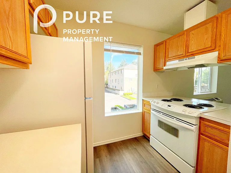 1377-01PP Stacey Lee Apartments — Photo 4