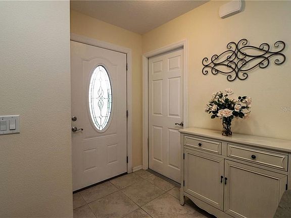 4th image of 875 Braemar Pl