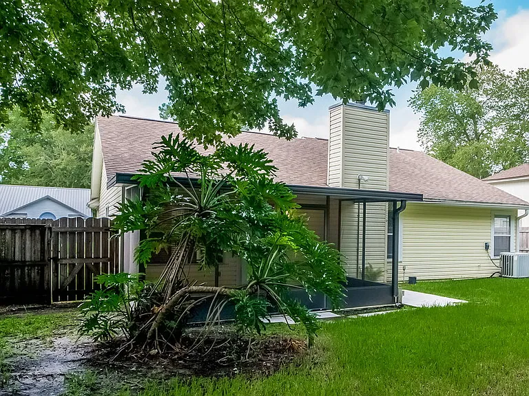 471 Moby Dick Dr N — Photo 16
