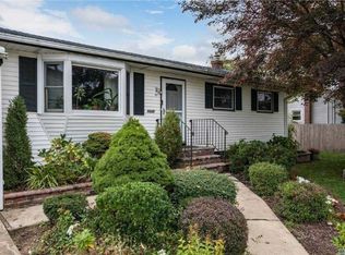 4 Oak Rd, Amityville, NY 11701