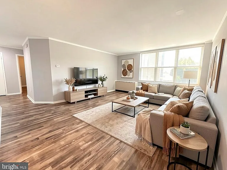 6100 Henry Ave #4I — Photo 1