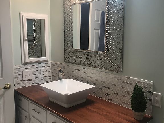 3rd image of 319 Shannon Ln
