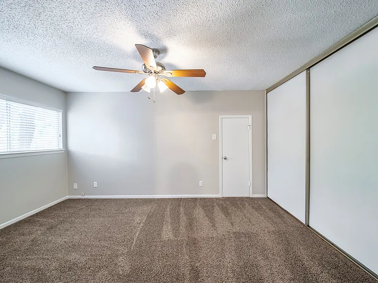 2719 Creek Wood Ct — Photo 12