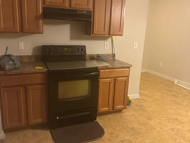 207 Whitestone Dr NE — Photo 1