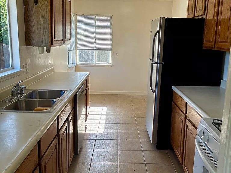 187 Agnes Way — Photo 17