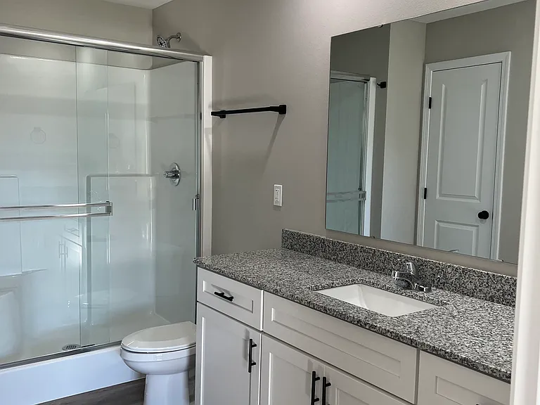 2979 N Dickerson Ave — Photo 8