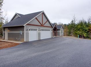 70106 Westwood Dr, North Bend, OR 97459