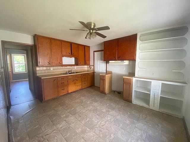 2nd image of 765 N Benton Ave