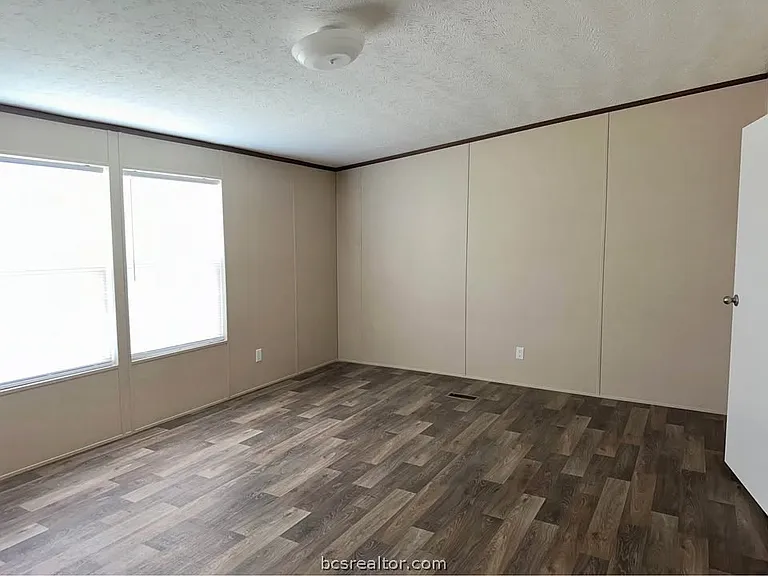 424 County Road 221 — Photo 6
