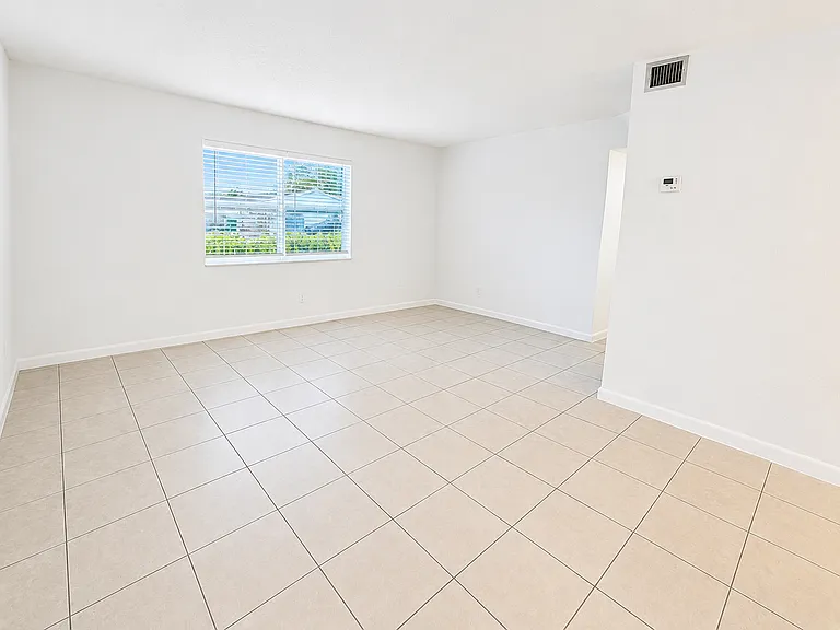 5875 SW 41st St — Photo 7