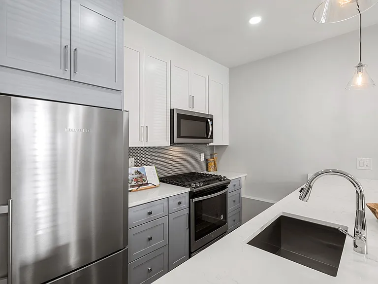 181 Bennington St #1 — Photo 6