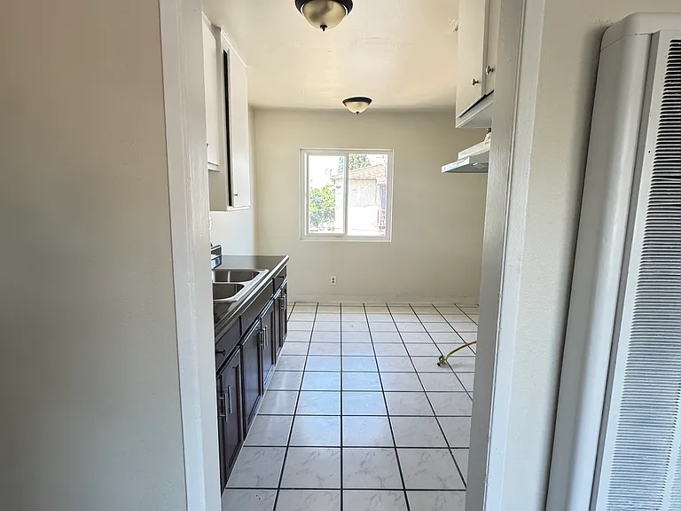 8180 California Ave #D — Photo 5